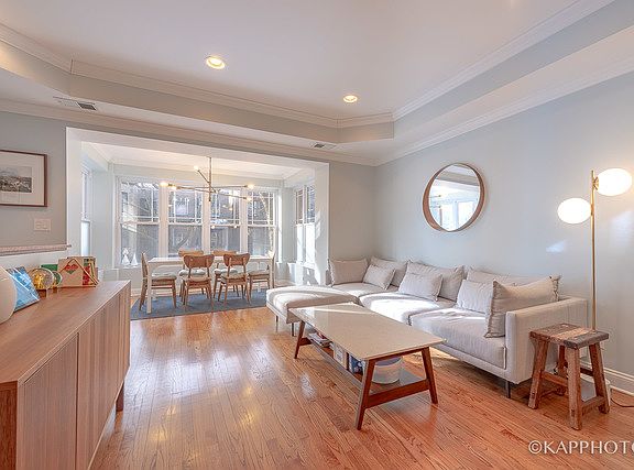 2nd image of 1432 W Thome Ave #1W