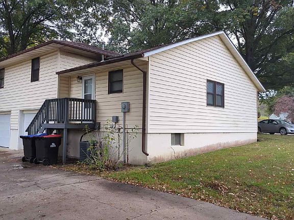 2nd image of 905 Deer Run APT 1