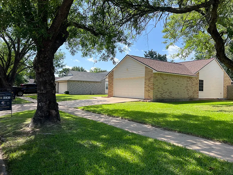 17515 Wild Willow Ln — Photo 2