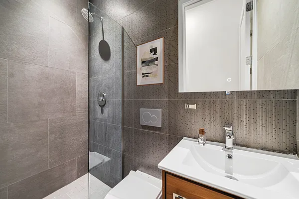 Rented by Vector New York, LLC | media 32