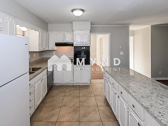 4th image of 4990 Darlington Dr