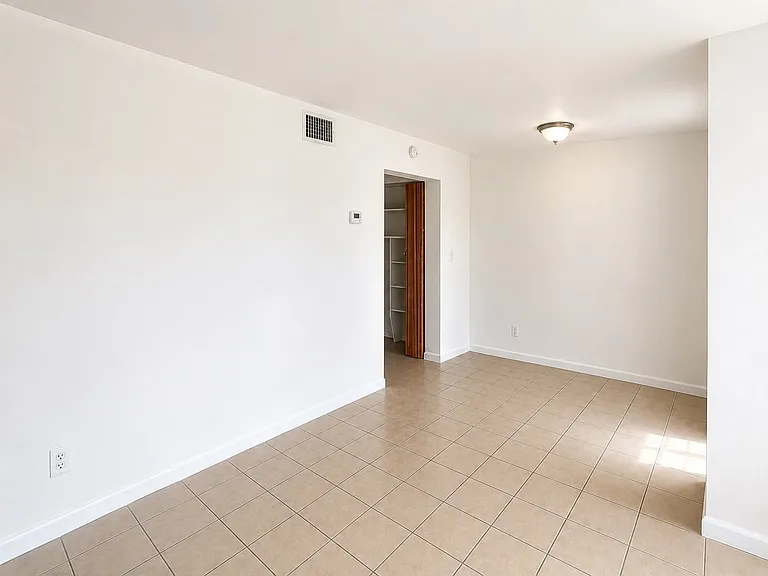 3701 SW 59th Ter — Photo 7