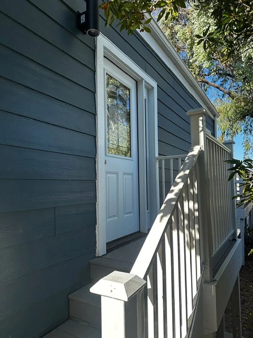Freshly Renovated Studio Apartment w/ Utilities Included! — Photo 1
