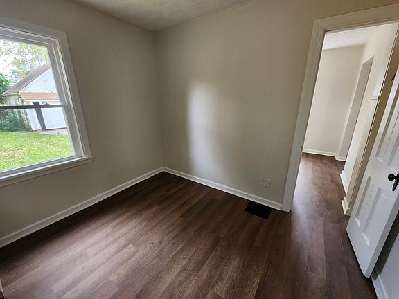 2nd image of 800 Winston Dr #800