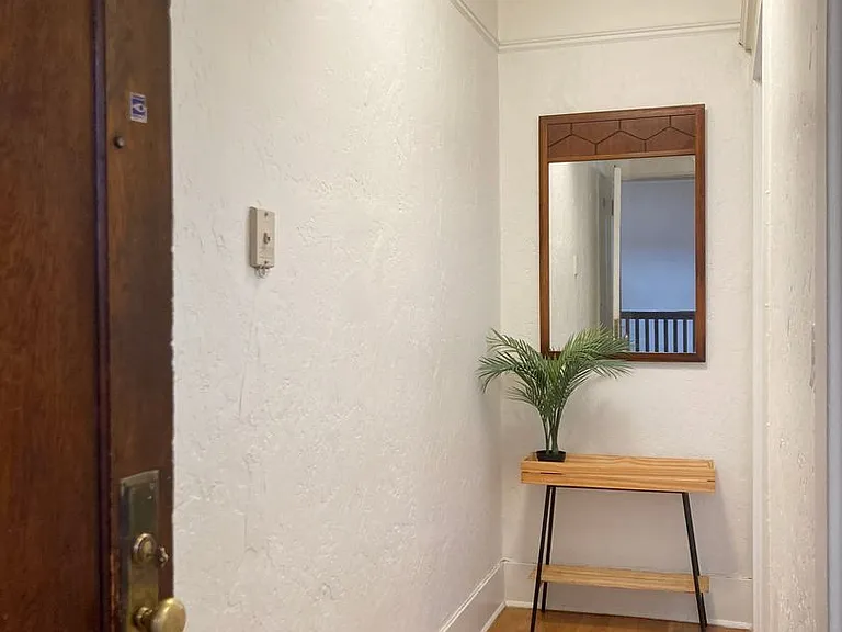 Virginian Apartments — Photo 2