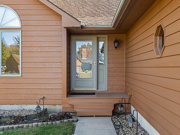 2nd image of 302 Richard Ln