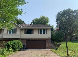 220 Galtier Pl, Shoreview, MN 55126