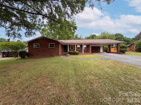 128 Greenview Dr, Kannapolis, NC 28081