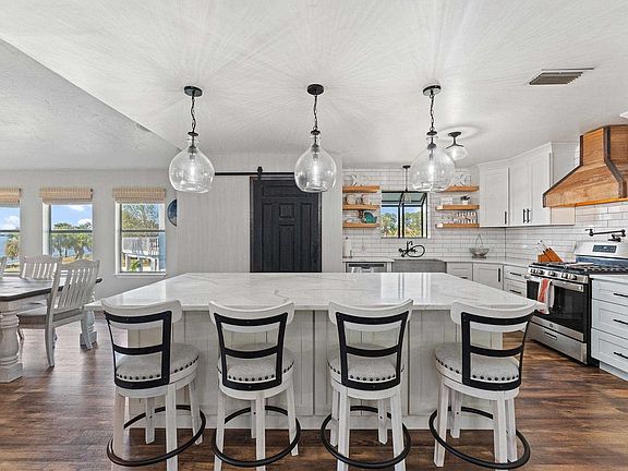 3rd image of 4532 Bayside Dr