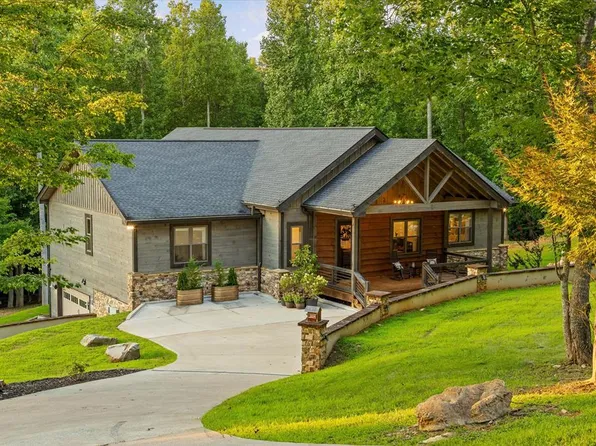 371 Windfield Cir, Blue Ridge, GA 30513