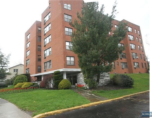 1st image of 1541 Lemoine Ave APT 5D