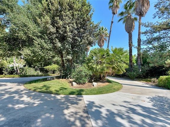 2nd image of 1255 N Santa Anita Ave
