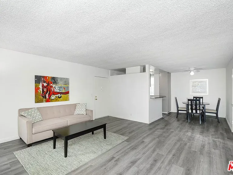 1208 W Adams Blvd #17 — Photo 1