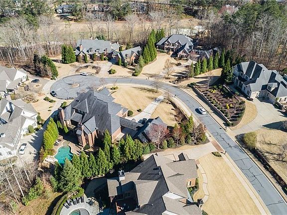 3rd image of 1030 Balmoral Ln