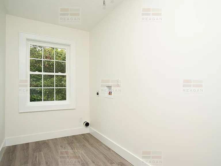 2519 Maple Dr — Photo 4