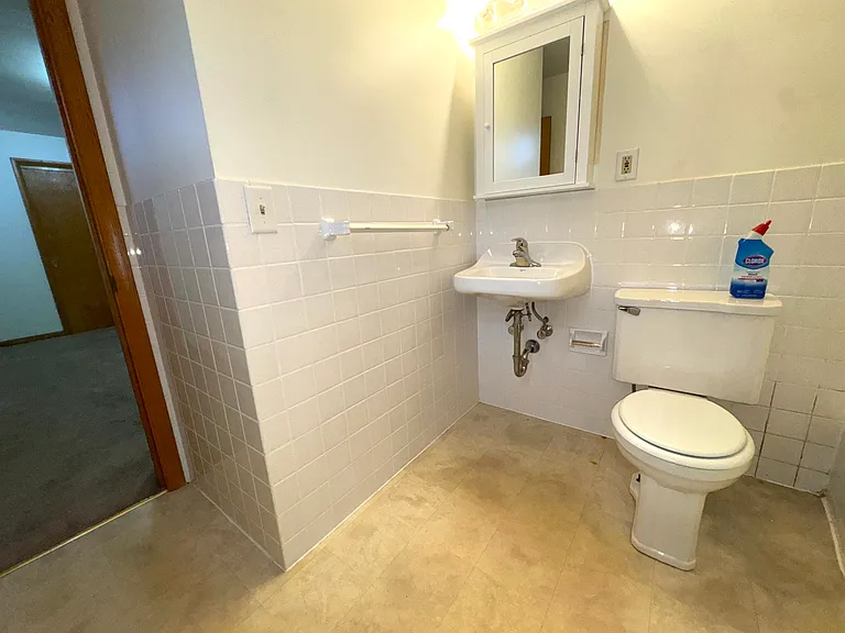 573 N Walnut St #W — Photo 10