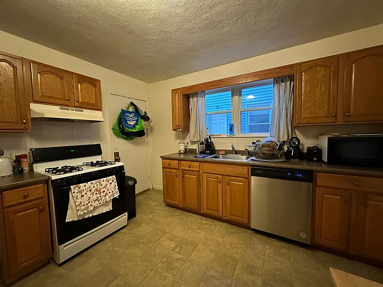15 Concord Ave #2 — Photo 6