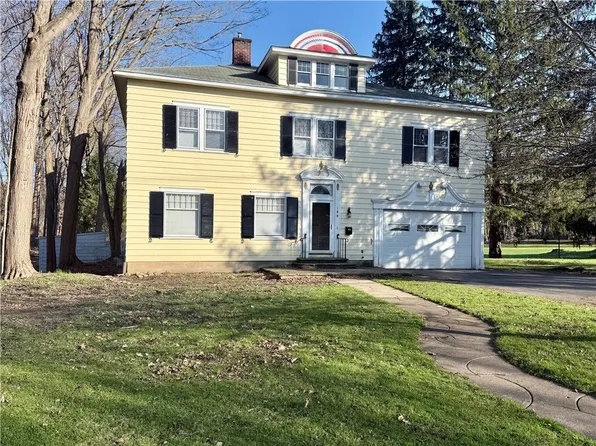 180 Jamestown St, Gowanda, NY 14070