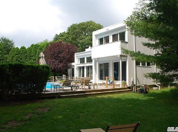 3rd image of 4 Sea Breeze Ave