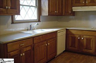 5th image of 410 Fairhaven Dr