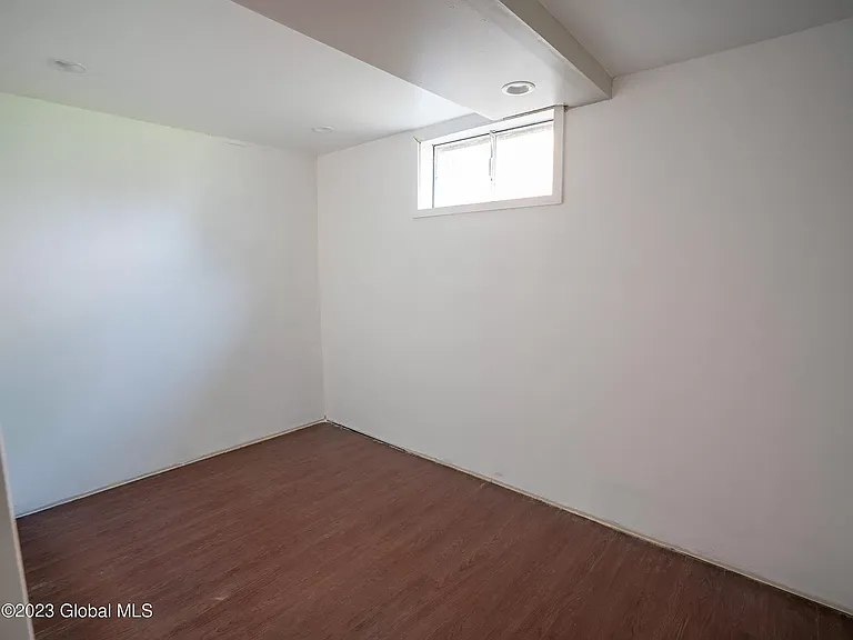 Basement-Storage room/Walk in closet