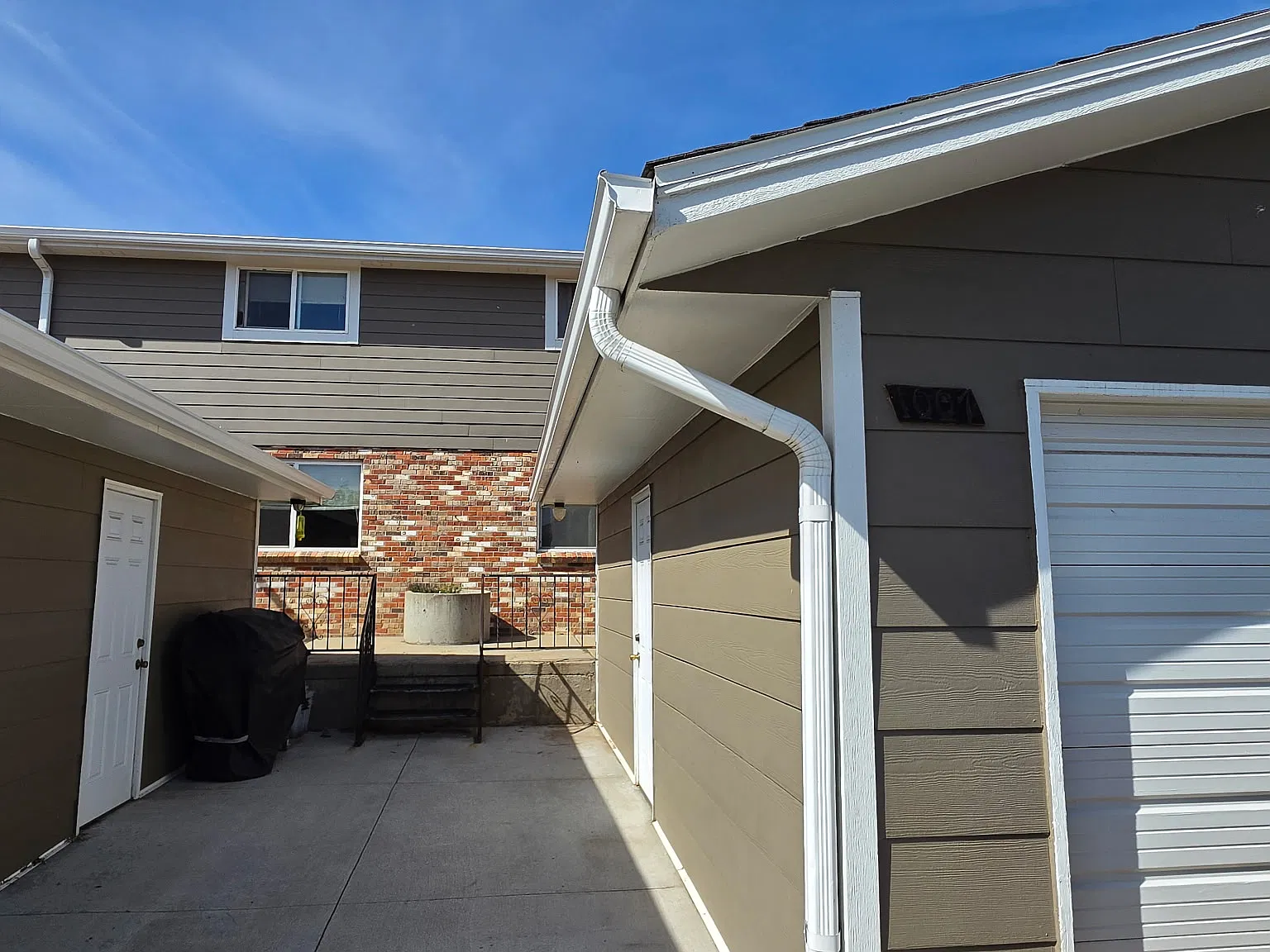 2 bed, 1.5 bath, 950 sqft, $1,825 — Photo 2