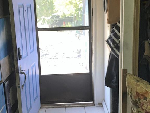 3rd image of 1110 Fairlawn Cv