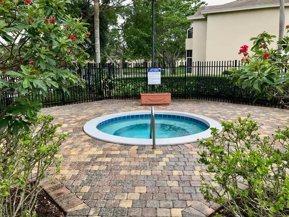 611 Cypress Lake Blvd #H15, Pompano Beach, FL 33064