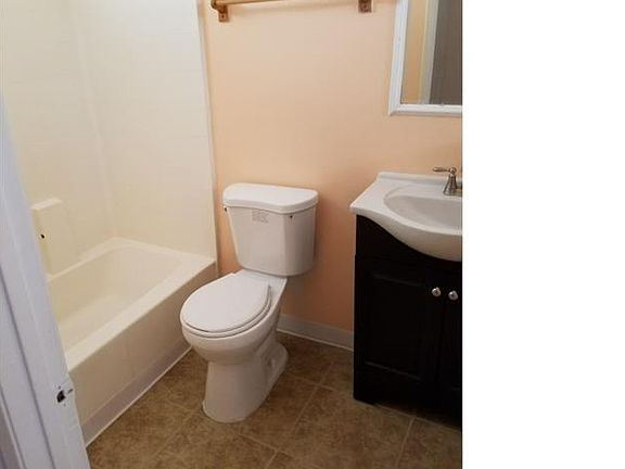 3rd image of 936 W 48th St