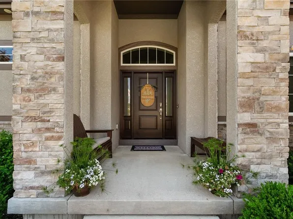 7715 N Wallace Ave, Kansas City, MO 64158