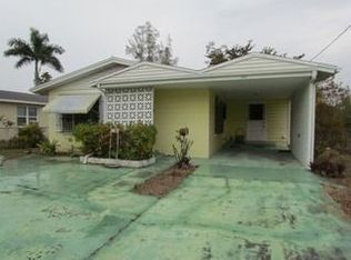 562 13th St N, Naples, FL 34102