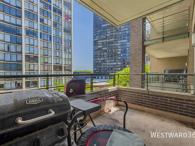 5430 N Sheridan Rd #503 — Photo 12