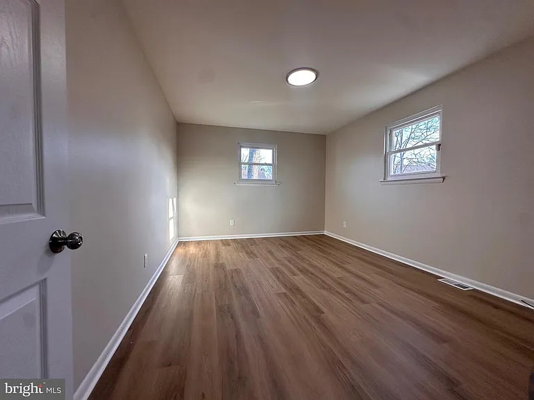 225 Velde Ave — Photo 13