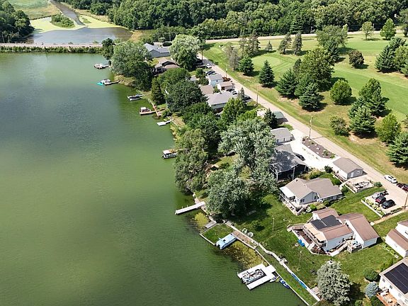 4th image of 1032 W Shore Dr