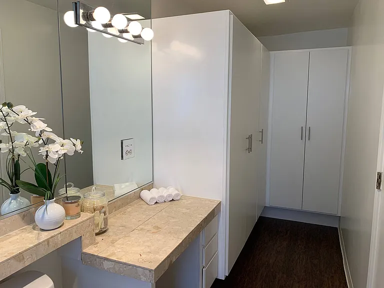 Lindbrook Manor Apartments — Photo 94