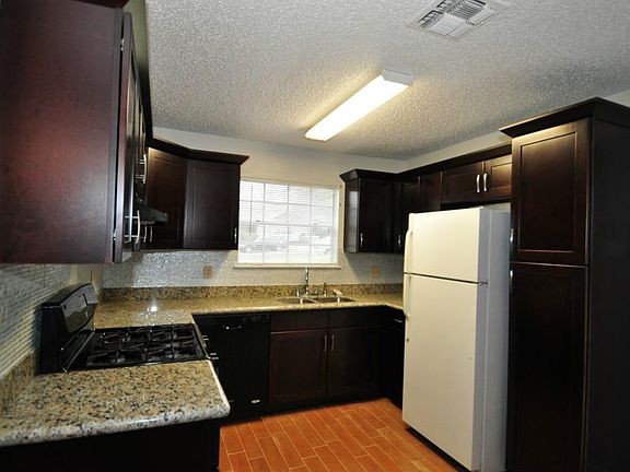 2nd image of 1812 Gracy Farms Ln #A