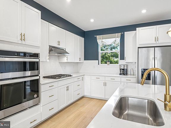 3rd image of 1017 S Taylor Ct