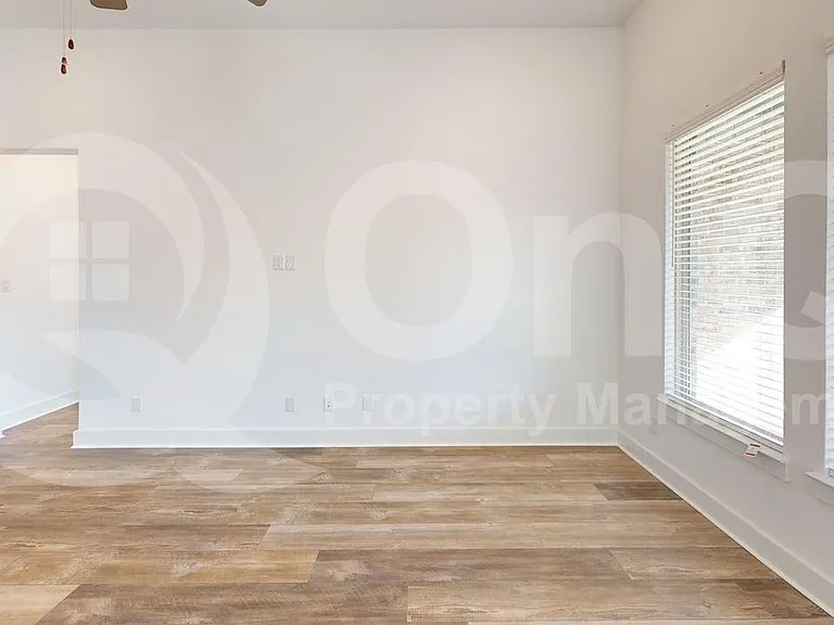 1908 Briar Hill Dr — Photo 7