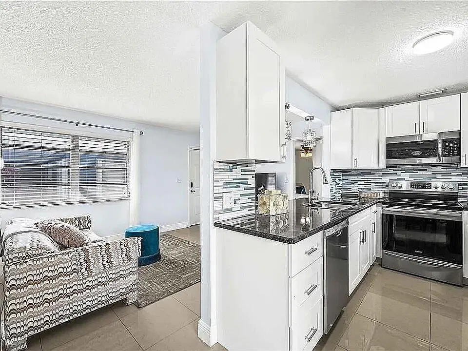1607 NE 15th Ave #2