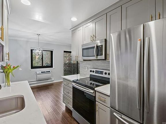4th image of 111 Dehaven Dr