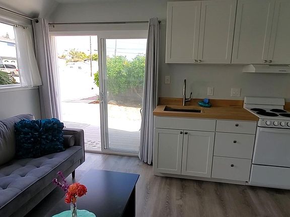 5th image of 2919 Greenwood Ave