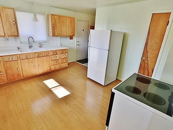 2nd image of 2712 Manistee Pl