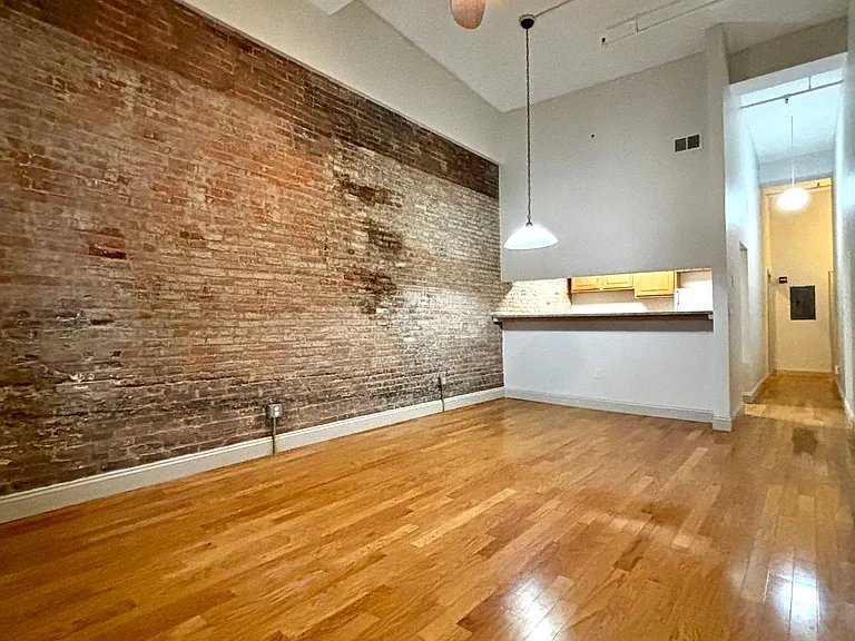 130 E State St #402 — Photo 2