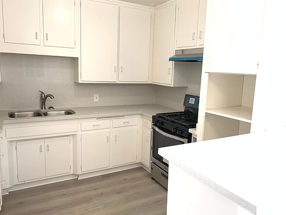 4th image of 132 S Jackson St APT 9