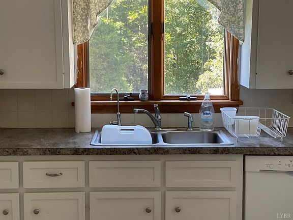 5th image of 108 Foxwood Dr