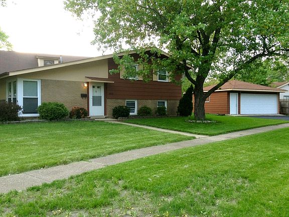2nd image of 16830 Glen Oaks Dr