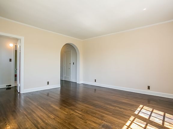 4th image of 85 N Madison Ave Room 46