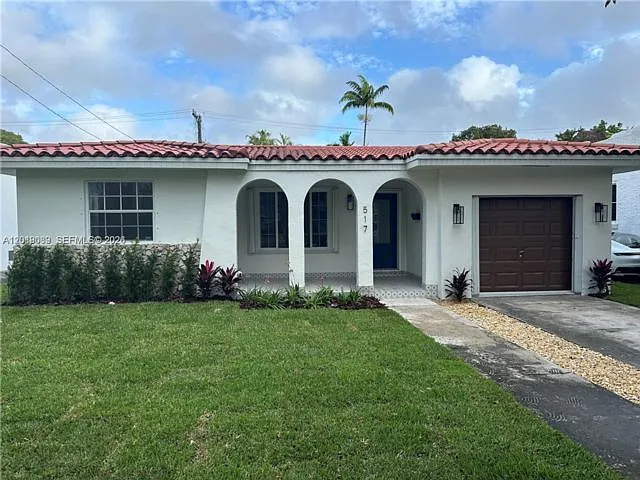 3 bed, 2.0 bath, 2056 sqft, $6,100 — Photo 1