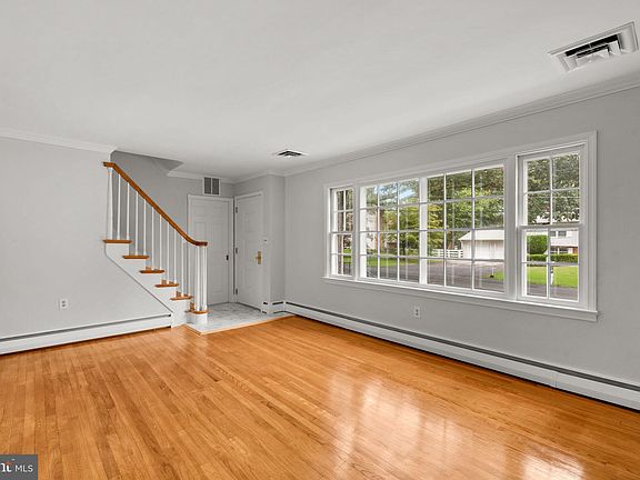 2nd image of 1061 Lido Dr
