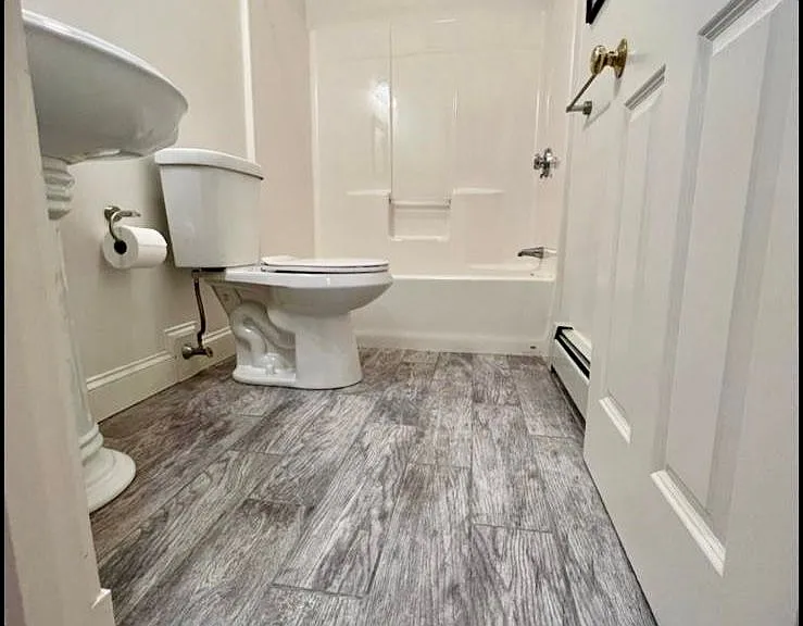 4 R Chapel St #A — Photo 10